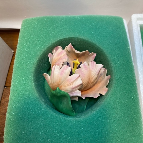 Lenox Parrot Tulip Porcelain Figurine - Retired - Picture 8 of 11